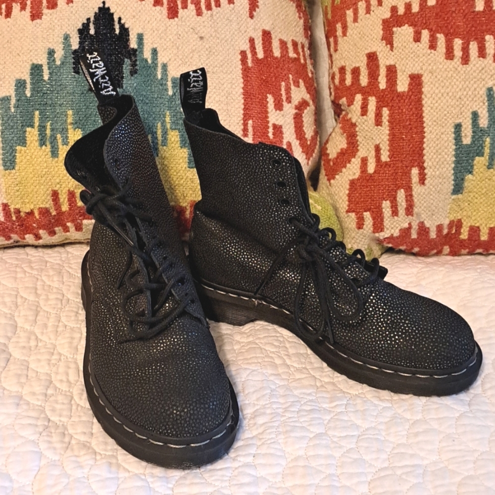 Dr. Martens pascal black boots us 7 eu 38, metallic pebble